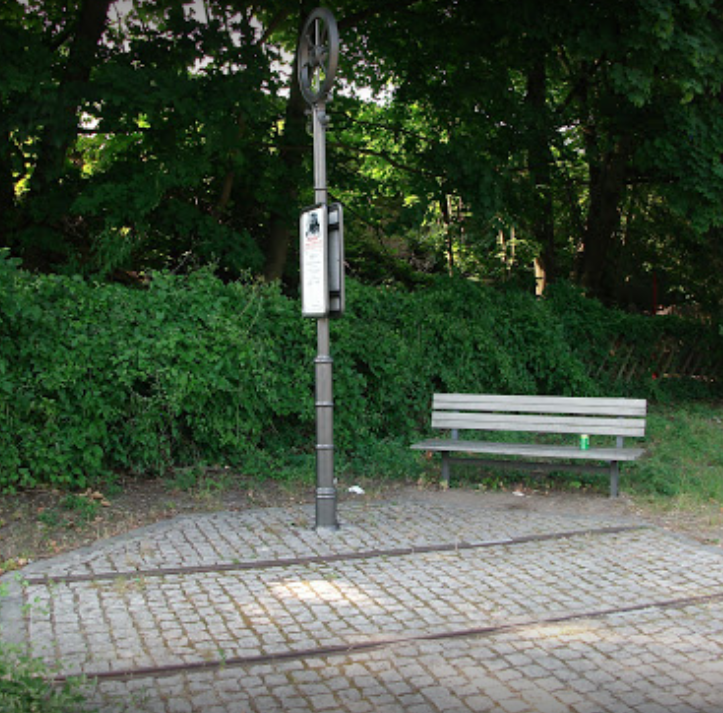 Denkmal für die erste elektrische Straßenbahn der Welt – Berlin 12207