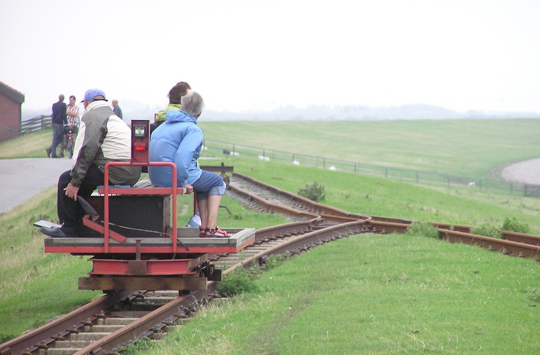 Halligbahn Lüttmoorsiel – Nordstrandischmoor (Feldbahn) 25821