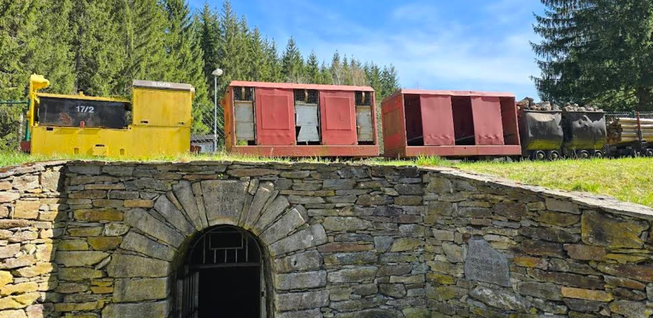Denkmal Zug Grubenbahn (Feldbahn) Besucherbergwerk “St.-Christoph” – Breitenbrunn 08359