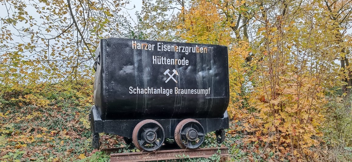 Denkmal Grubenhunt Bergwerk Schachtanlage Braunesgrube (Grubenbahn/Feldbahn) – Hüttenrode 38889