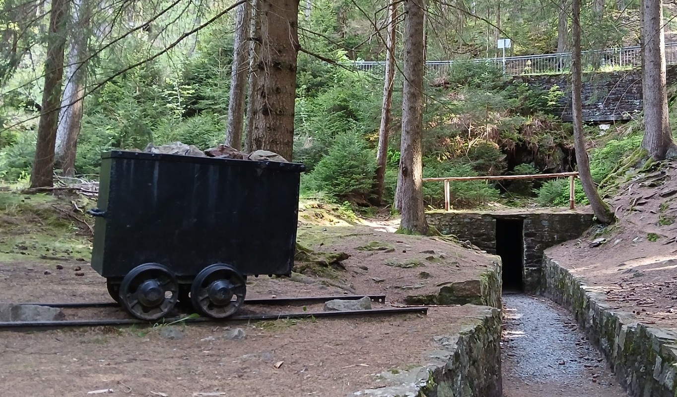 Garisch-Stolln Denkmal Grubenbahn Grubenhunt Förderwagen (Feldbahn) Ehrenfriedersdorf 09468