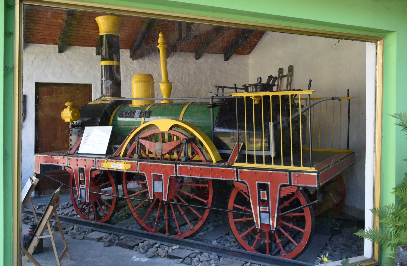 Denkmal Nachbau Dampflok Adler & Grubenhunt (Feldbahn) – Zorge 37449